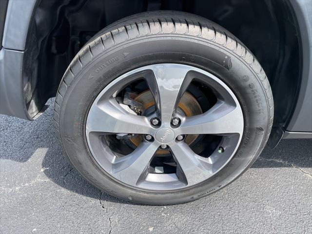 used 2019 Jeep Cherokee car, priced at $16,995