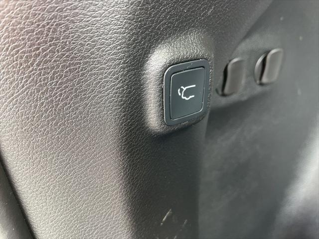 used 2019 Jeep Cherokee car, priced at $16,995