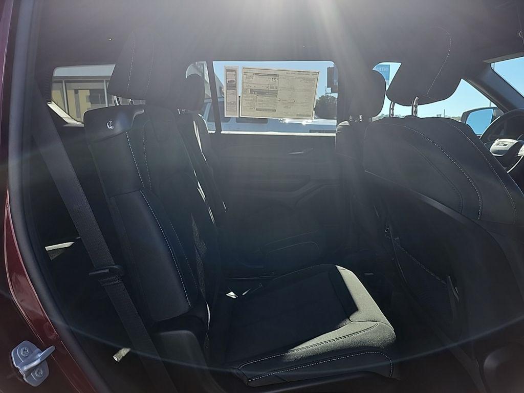 new 2025 Jeep Grand Cherokee car, priced at $41,292