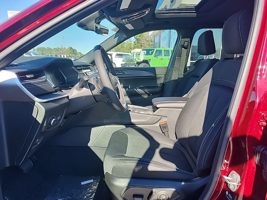 new 2025 Jeep Grand Cherokee car, priced at $41,292