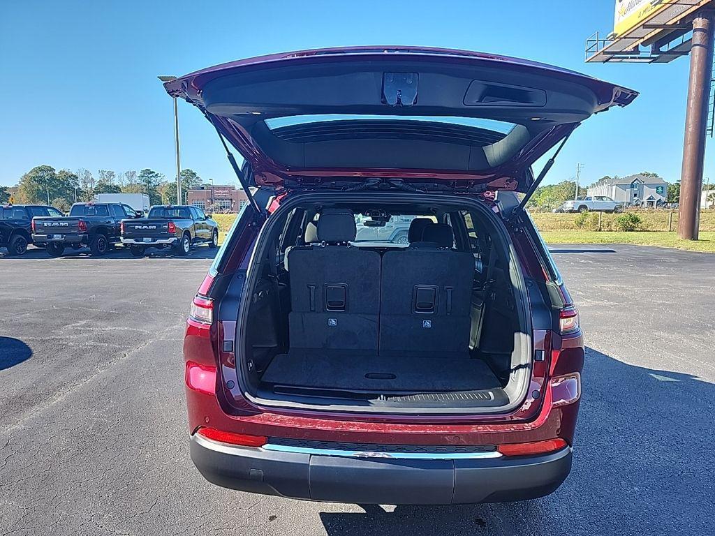 new 2025 Jeep Grand Cherokee car, priced at $41,292