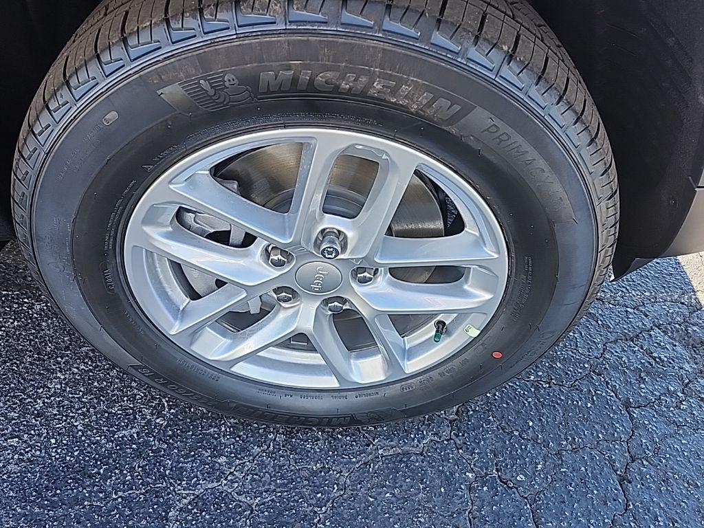 new 2025 Jeep Grand Cherokee car, priced at $41,292