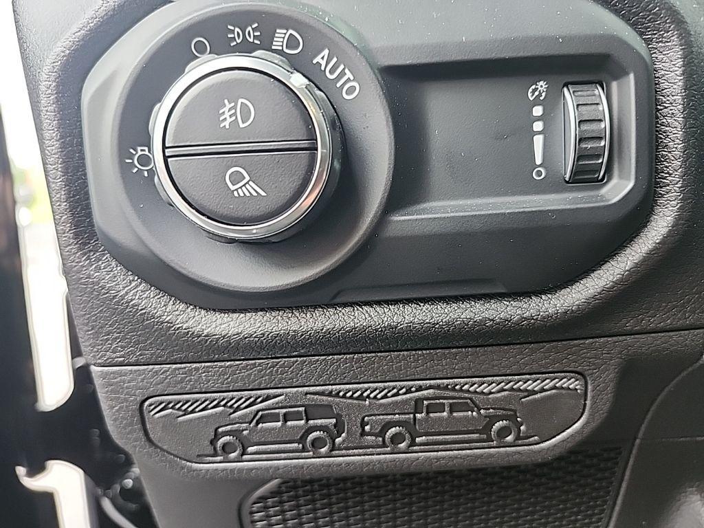new 2025 Jeep Gladiator car, priced at $42,607