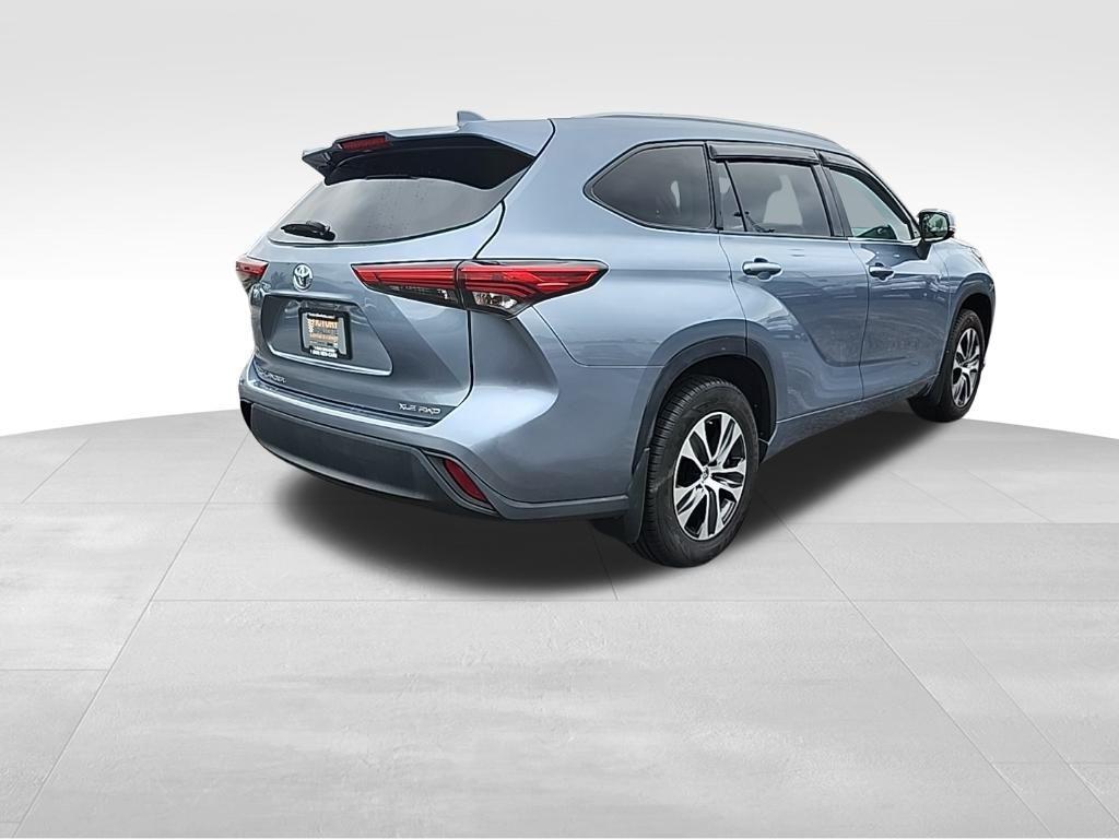 used 2022 Toyota Highlander car, priced at $35,995