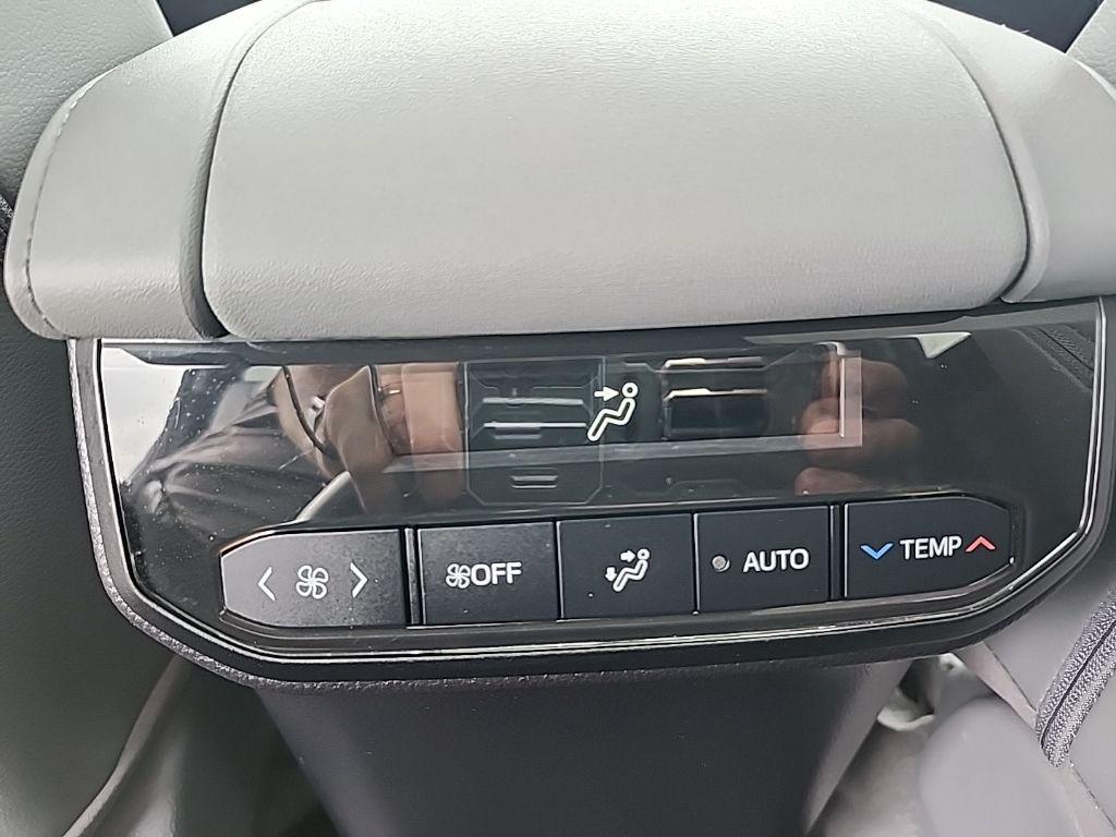 used 2022 Toyota Highlander car, priced at $35,995