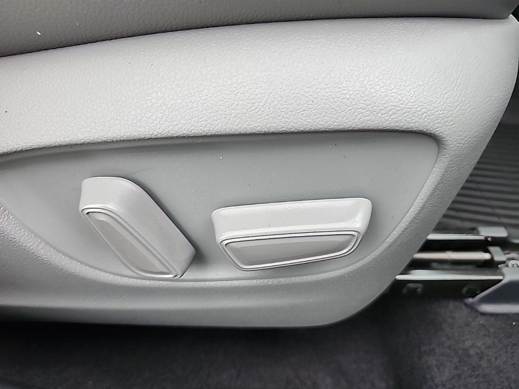 used 2022 Toyota Highlander car, priced at $35,995
