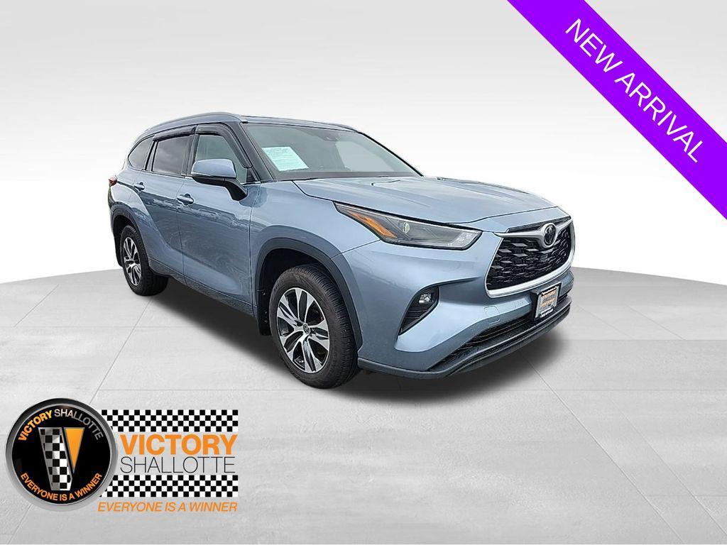 used 2022 Toyota Highlander car, priced at $35,995