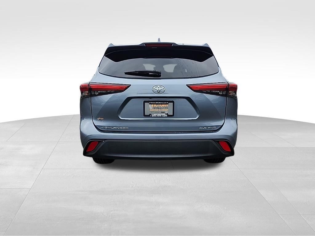 used 2022 Toyota Highlander car, priced at $35,995