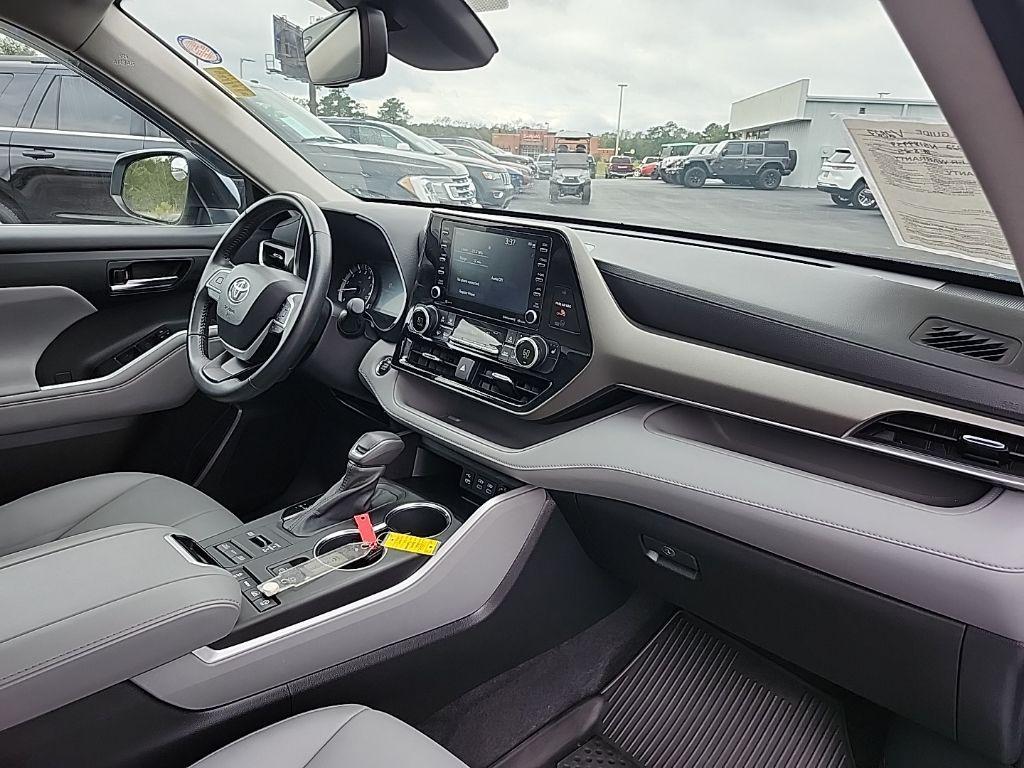 used 2022 Toyota Highlander car, priced at $35,995
