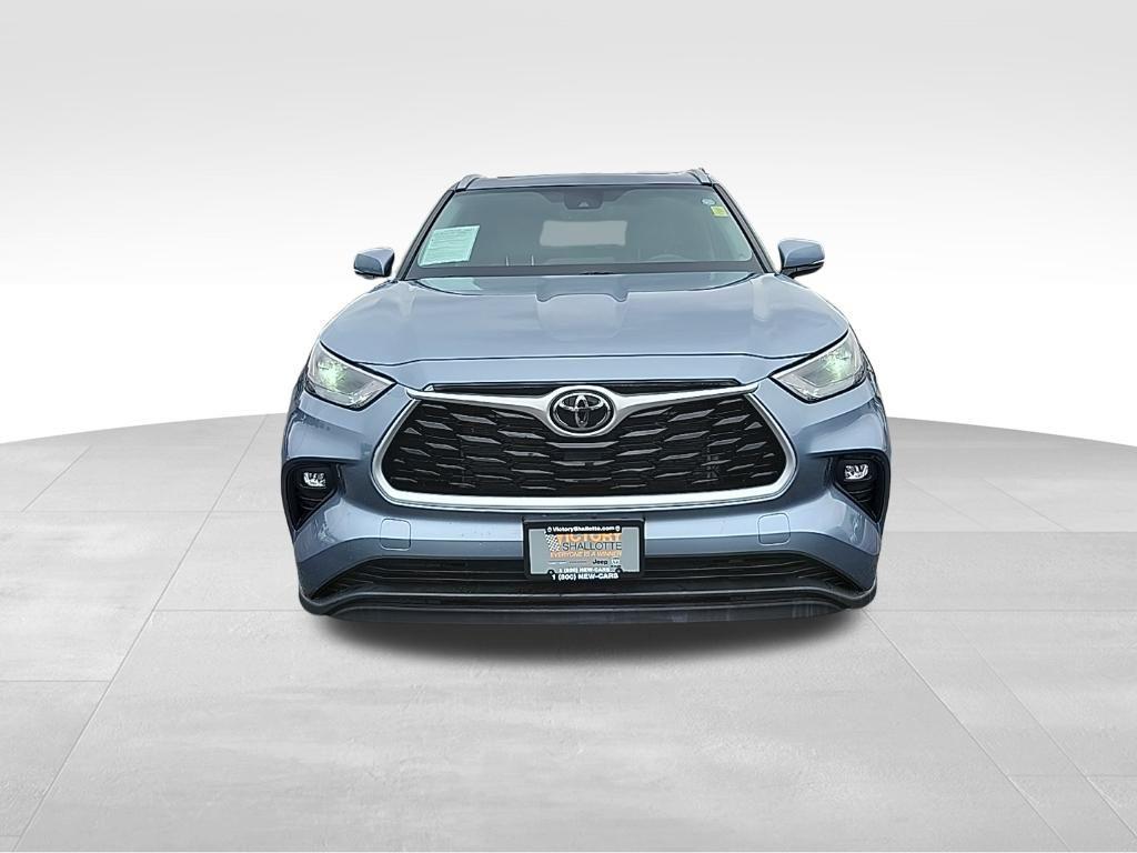 used 2022 Toyota Highlander car, priced at $35,995