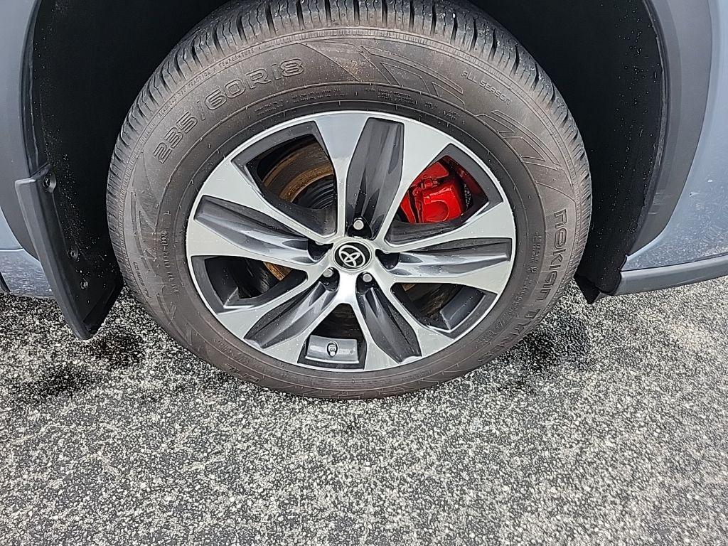used 2022 Toyota Highlander car, priced at $35,995