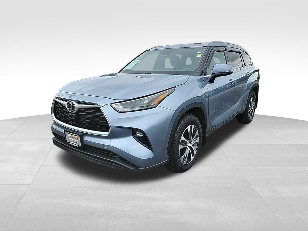 used 2022 Toyota Highlander car, priced at $35,995