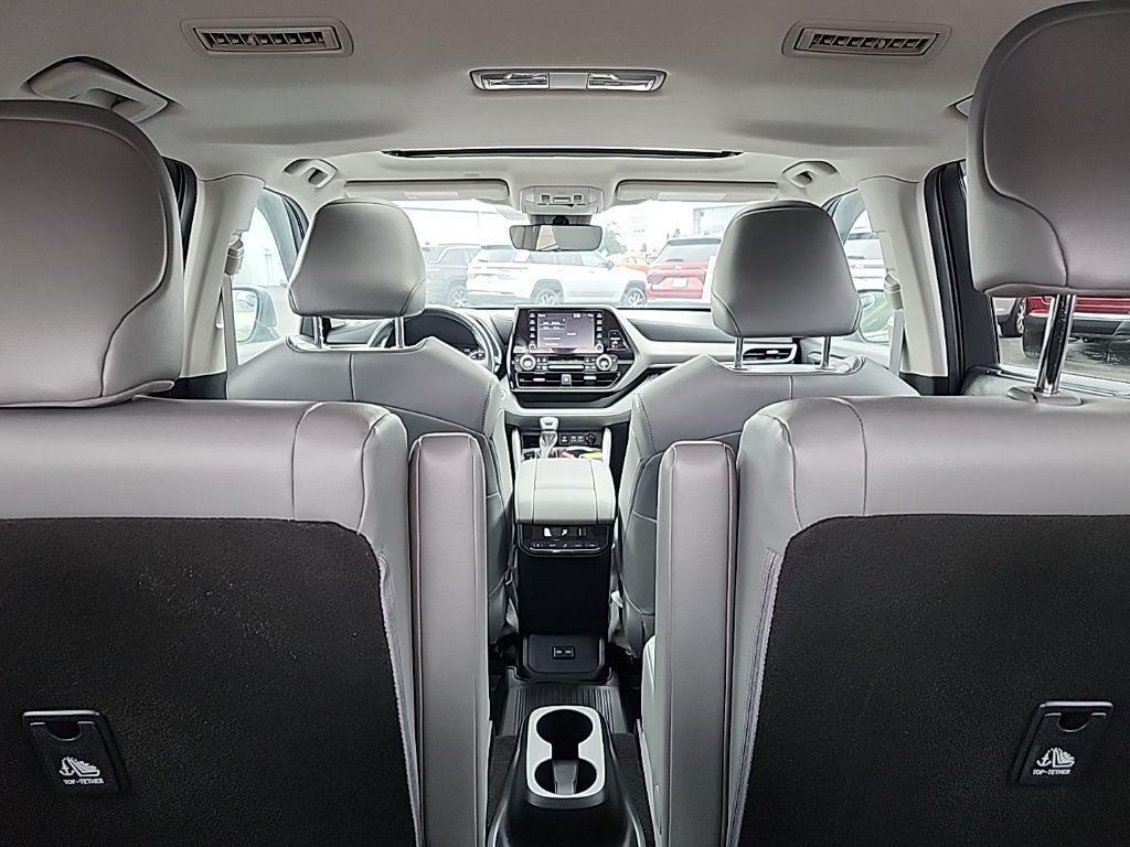 used 2022 Toyota Highlander car, priced at $35,995