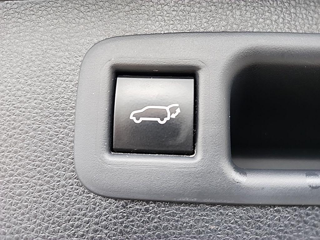 used 2022 Toyota Highlander car, priced at $35,995