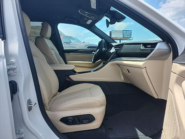 new 2025 Jeep Grand Cherokee car, priced at $37,968