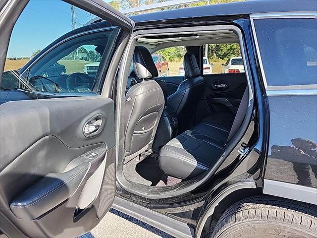 used 2019 Jeep Cherokee car, priced at $15,495