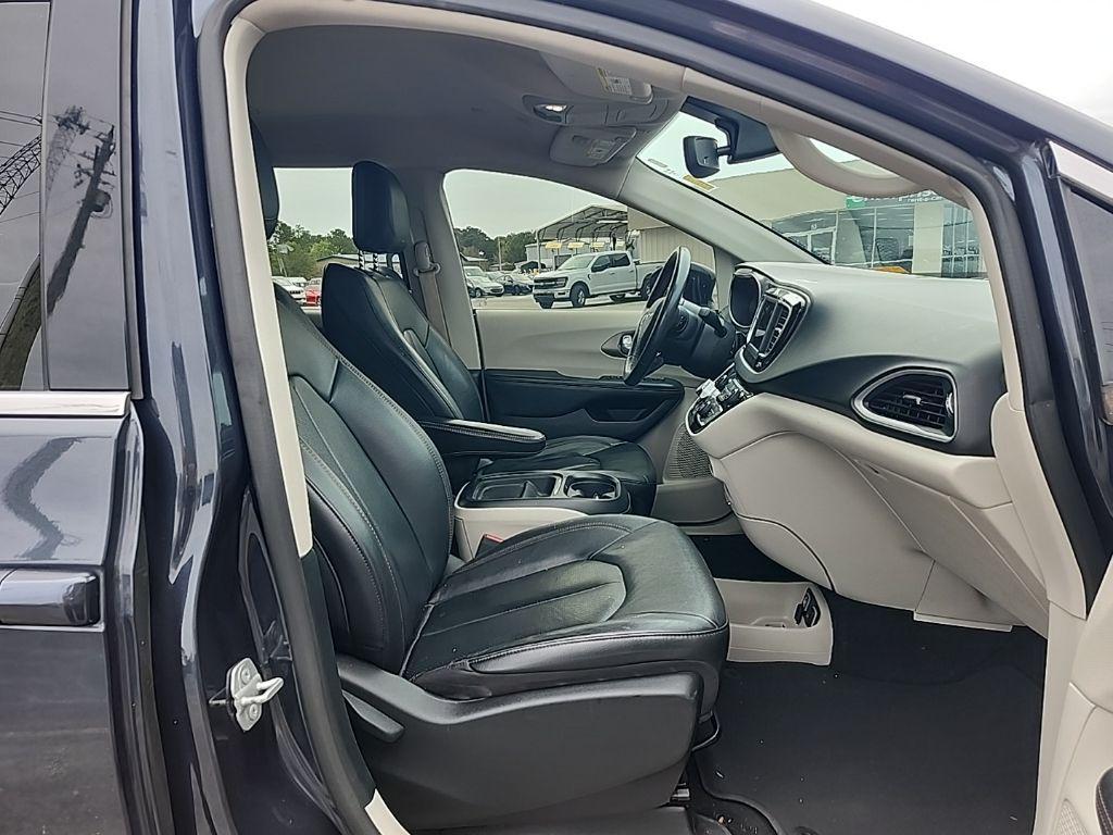 used 2020 Chrysler Pacifica car, priced at $15,674
