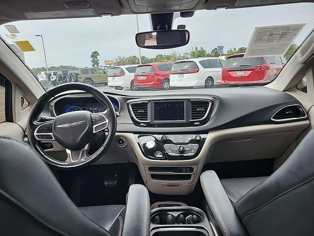 used 2020 Chrysler Pacifica car, priced at $15,674