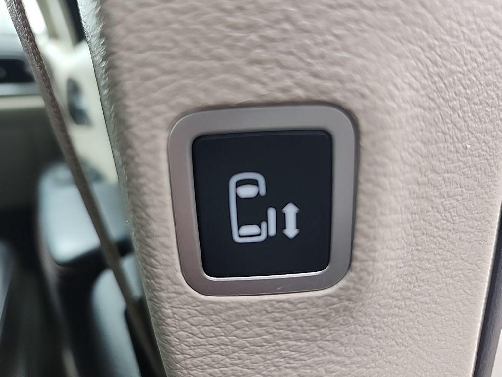 used 2020 Chrysler Pacifica car, priced at $15,674