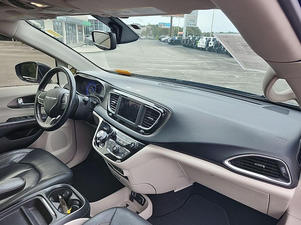used 2020 Chrysler Pacifica car, priced at $15,674
