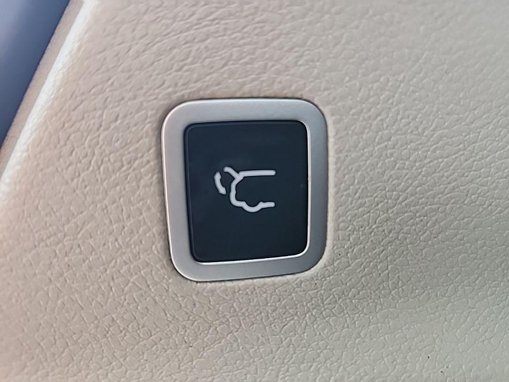 used 2020 Chrysler Pacifica car, priced at $15,674