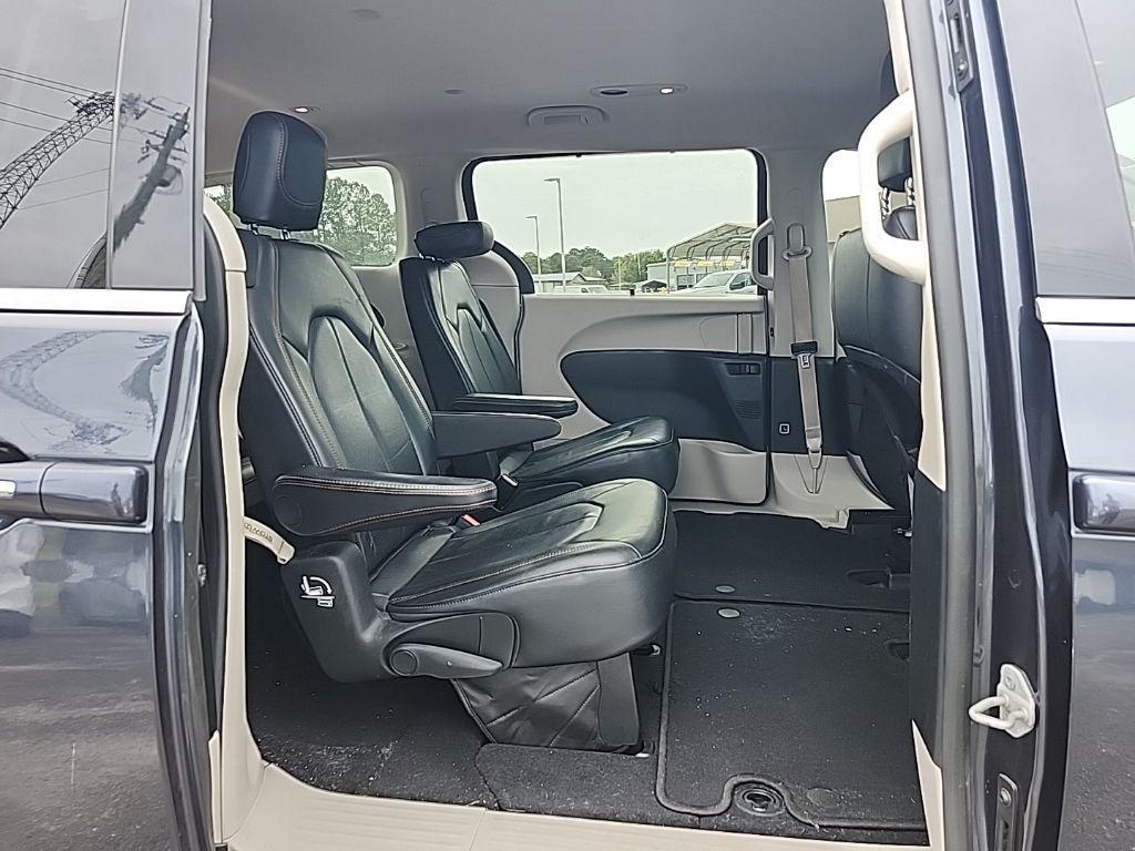 used 2020 Chrysler Pacifica car, priced at $15,674