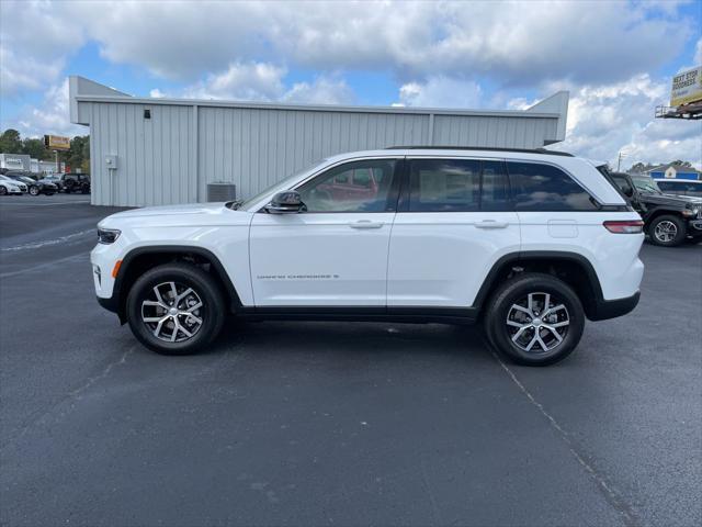 new 2025 Jeep Grand Cherokee car, priced at $44,700