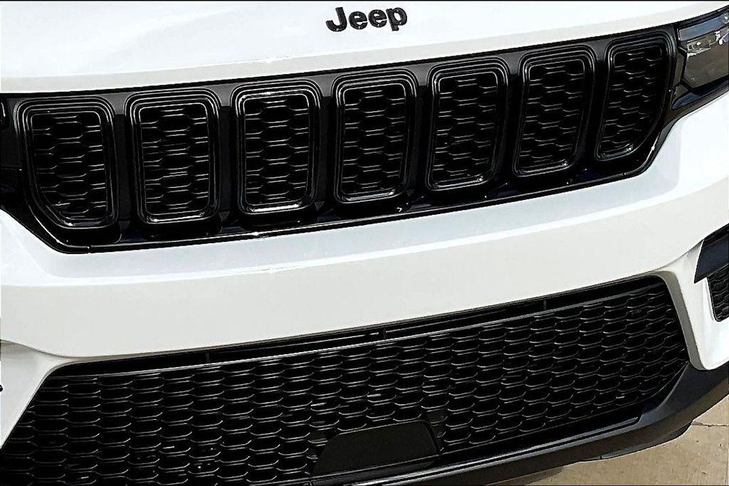 new 2024 Jeep Grand Cherokee car, priced at $37,999