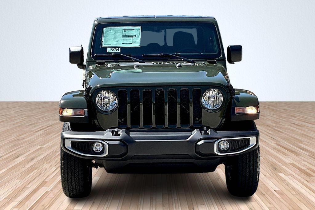 new 2023 Jeep Gladiator car, priced at $39,600