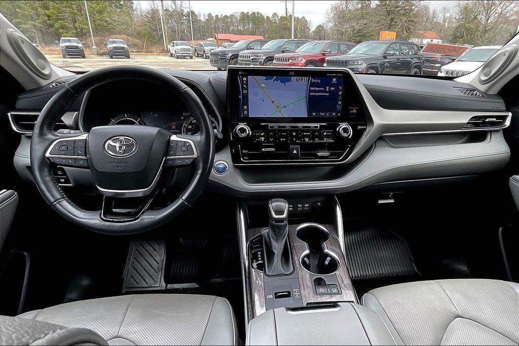 used 2022 Toyota Highlander Hybrid car, priced at $34,891