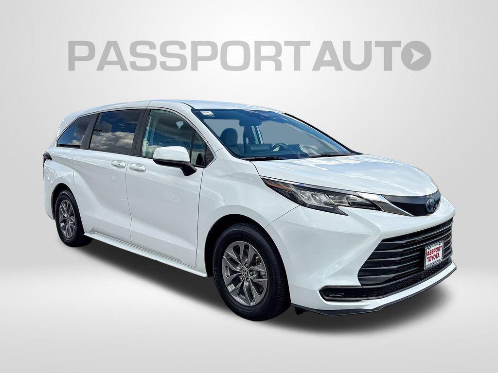 used 2023 Toyota Sienna car, priced at $31,900