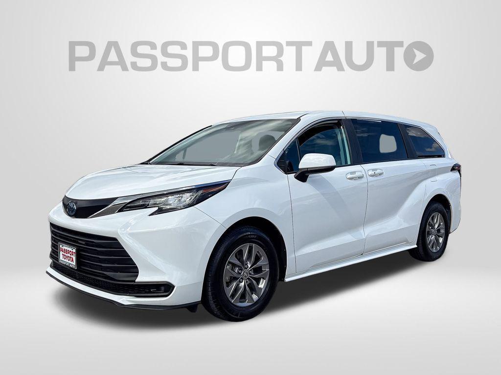 used 2023 Toyota Sienna car, priced at $31,900