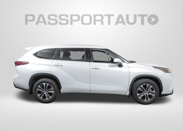 used 2022 Toyota Highlander car, priced at $39,500