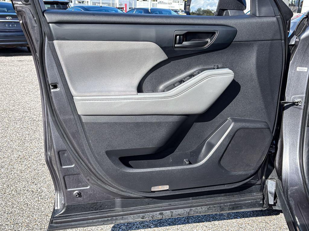 used 2022 Toyota Highlander car, priced at $27,232