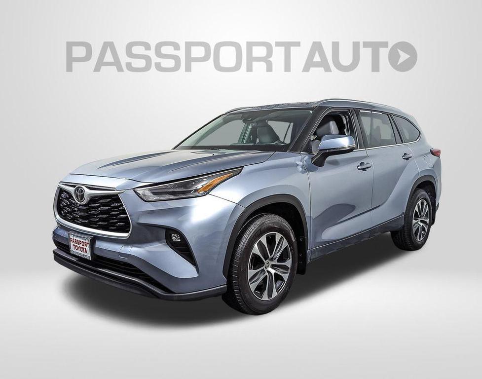 used 2021 Toyota Highlander car, priced at $35,400