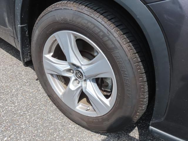 used 2023 Toyota Highlander car, priced at $34,476