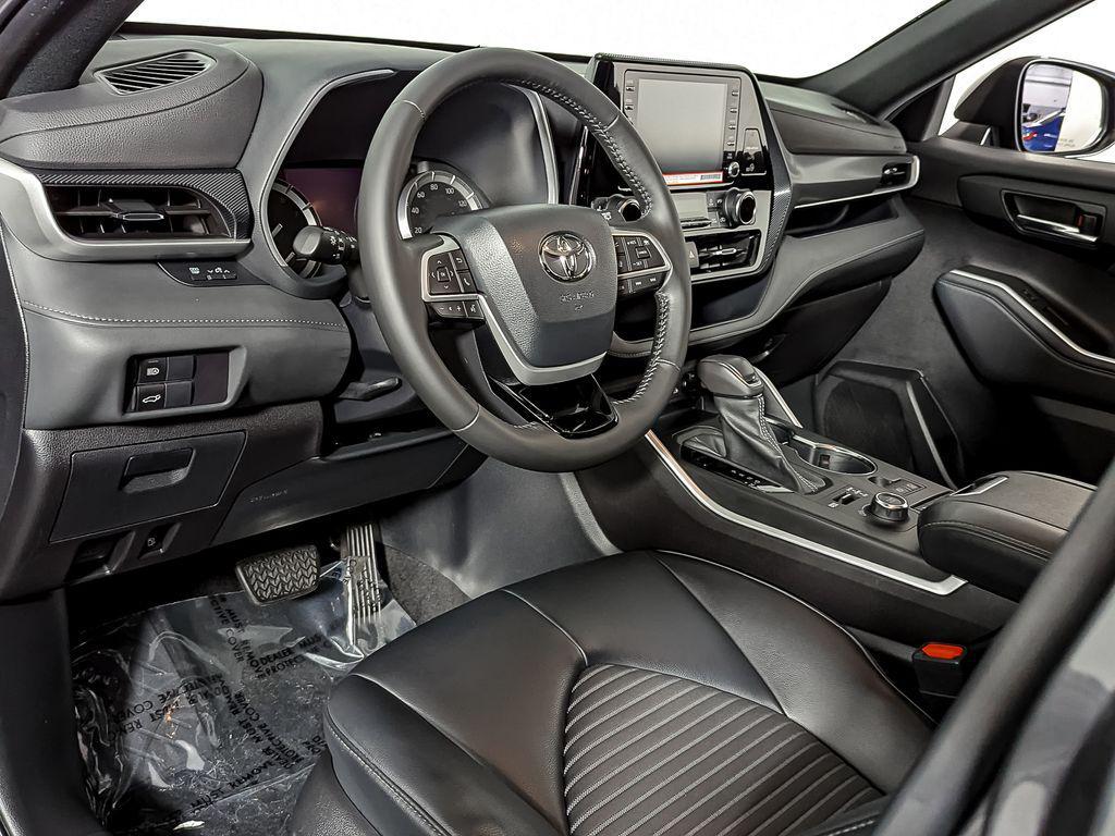 used 2022 Toyota Highlander car, priced at $35,516