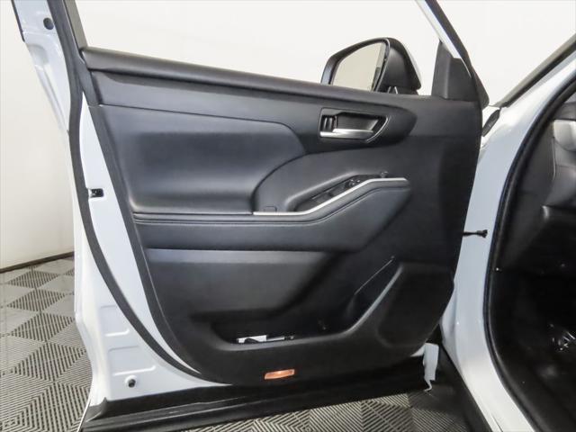 used 2021 Toyota Highlander car, priced at $33,900