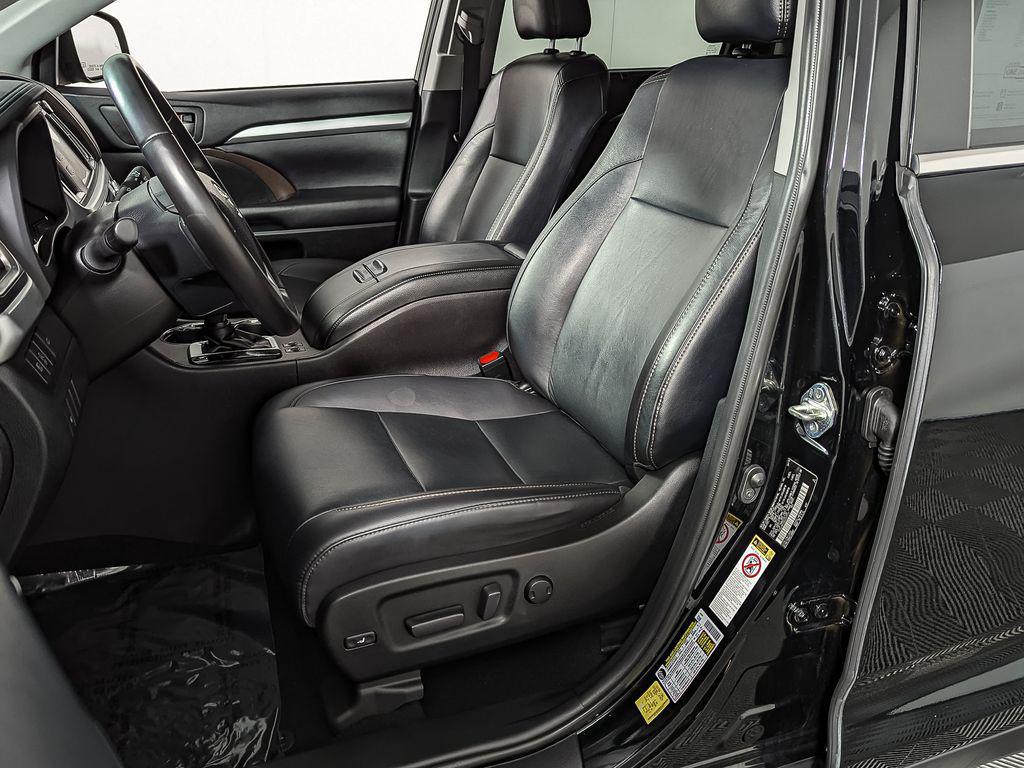 used 2019 Toyota Highlander car, priced at $27,169