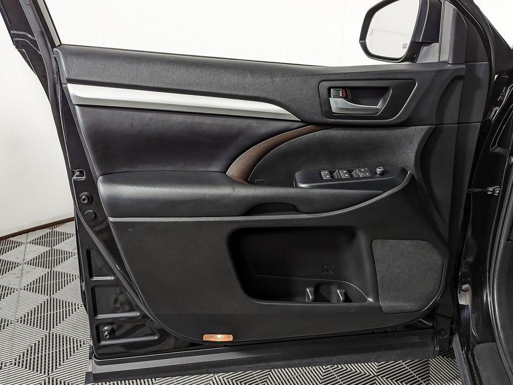 used 2019 Toyota Highlander car, priced at $27,169