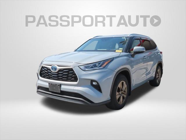 used 2022 Toyota Highlander car, priced at $35,600