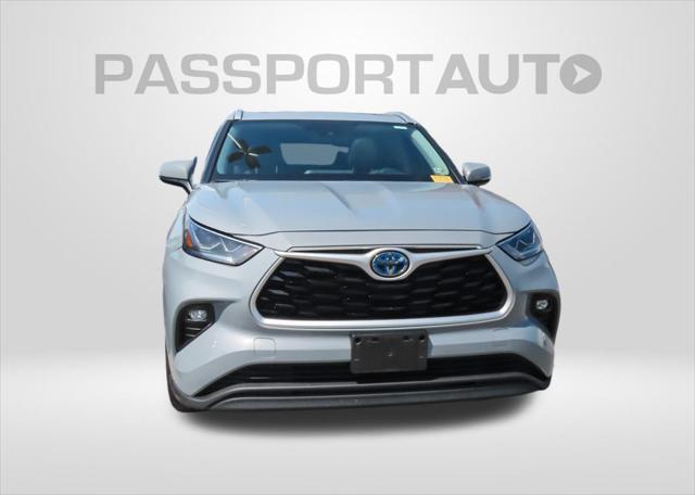 used 2022 Toyota Highlander car, priced at $35,600