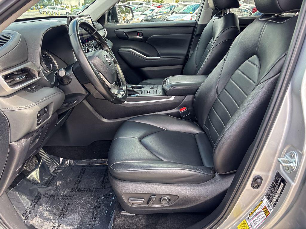used 2023 Toyota Highlander car, priced at $34,220