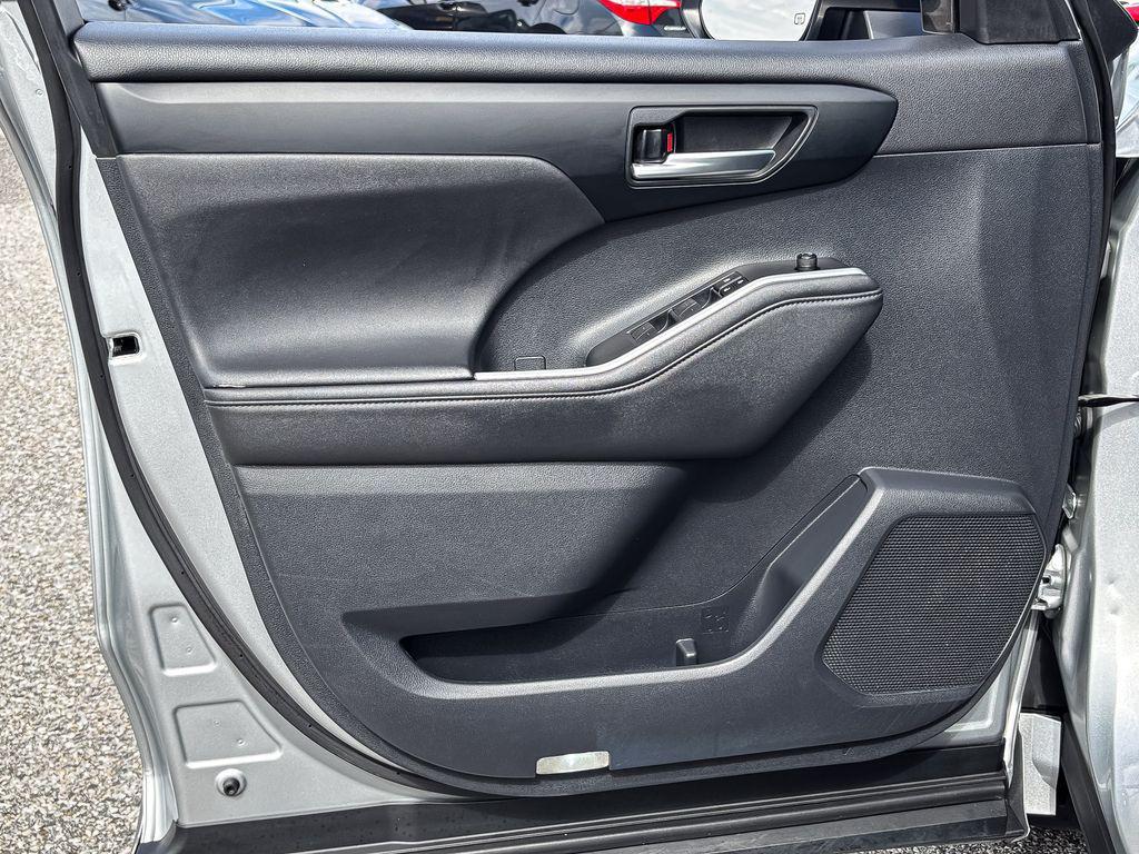 used 2023 Toyota Highlander car, priced at $34,220
