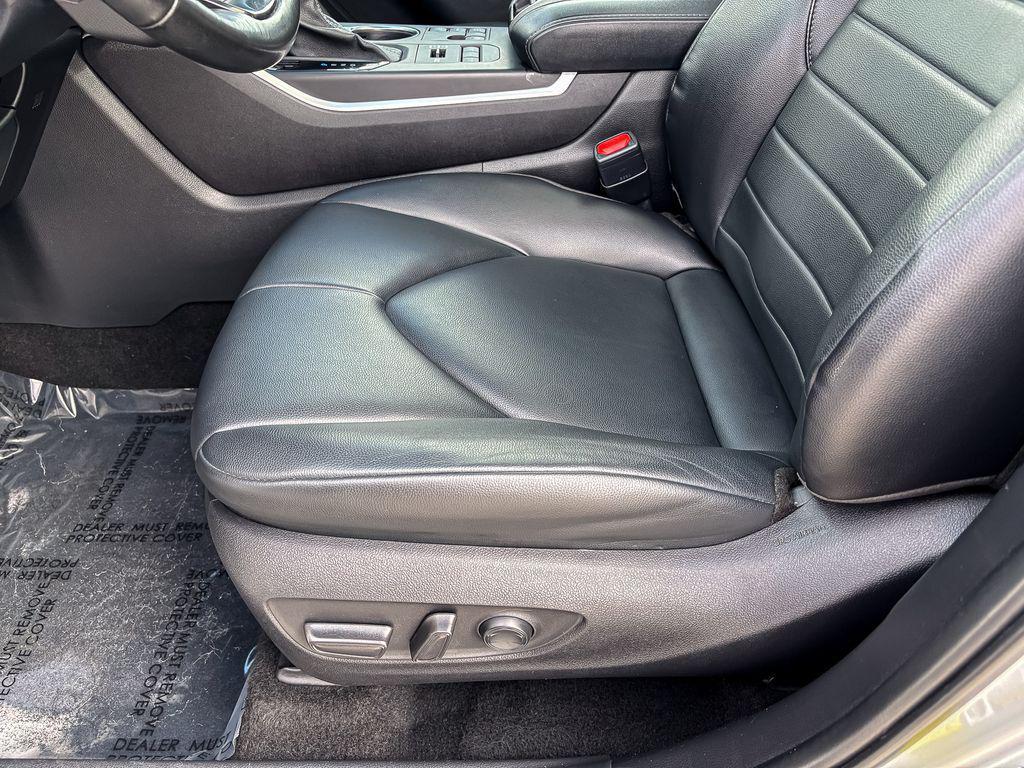 used 2023 Toyota Highlander car, priced at $34,220