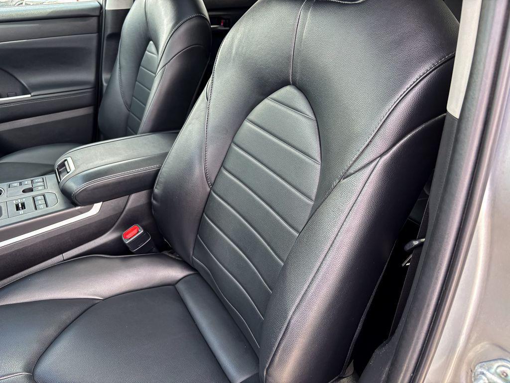 used 2023 Toyota Highlander car, priced at $34,220