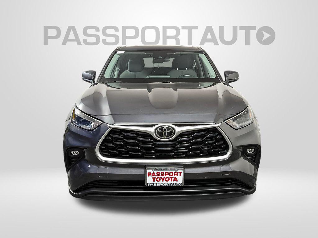 used 2023 Toyota Highlander car, priced at $33,234