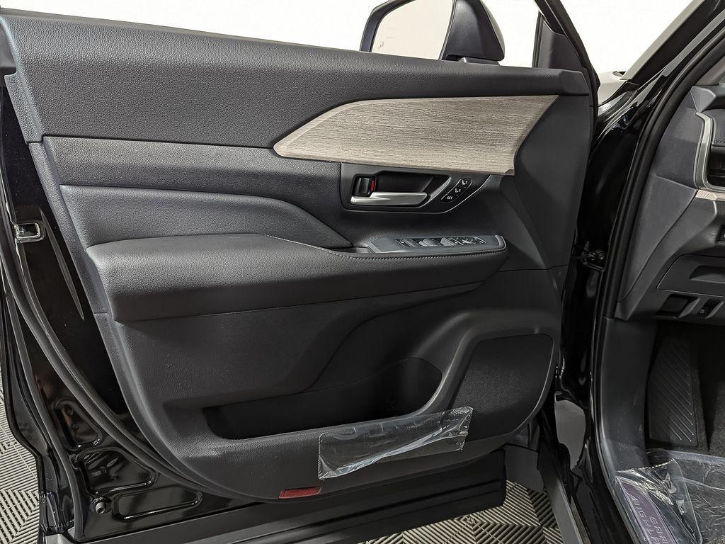 new 2025 Toyota Grand Highlander car, priced at $51,333