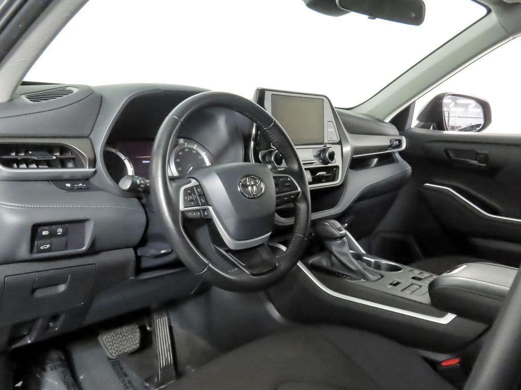 used 2023 Toyota Highlander car, priced at $32,990