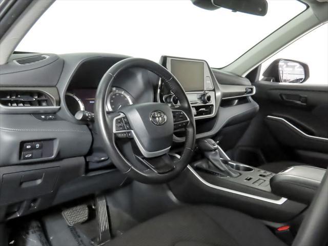 used 2023 Toyota Highlander car, priced at $33,900